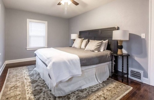 Northeast Kansas City House | Brighton Park House | 3 BR