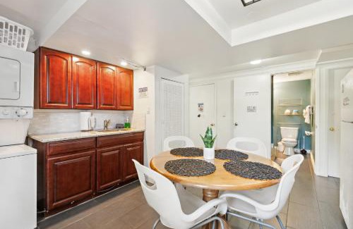 Brighton House | Brighton Retreat - Walk to Metro