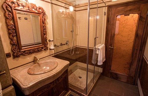 Tirana Hotel | Brilant Antik Hotel