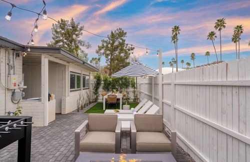 South Scottsdale Cottage | Brilliance-fire Pit & Foosball-walk to Old Town