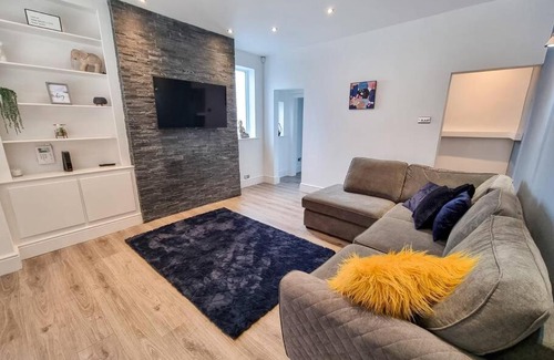 Worsley Apartment | Brilliant 2 Bedroom Home in Worsley