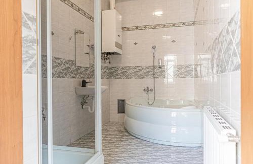 Wahring Apartment | Brilliant