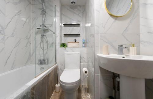 London Borough of Bromley Apartment | Brilliant Bromley, Spacious, Garden, Free Parking