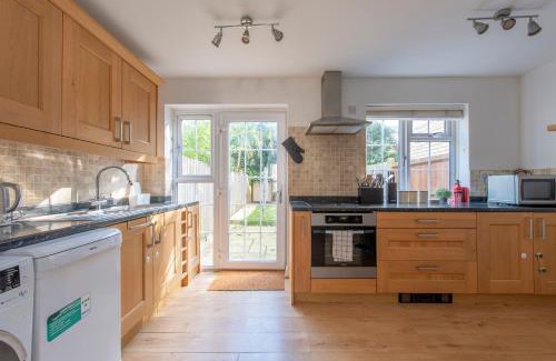 London Borough of Bromley Apartment | Brilliant Bromley, Spacious, Garden, Free Parking