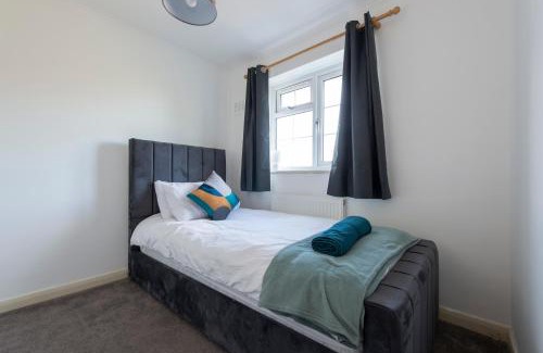 London Borough of Bromley Apartment | Brilliant Bromley, Spacious, Garden, Free Parking