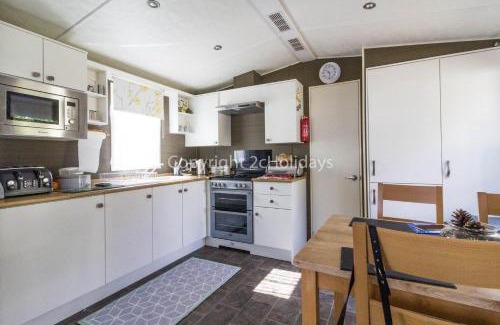Corton Other | Brilliant Caravan With A Partial Sea View In Suffolk Ref 32026Az