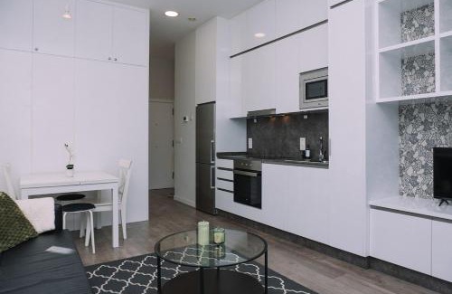 Casco Vello Apartment | Brillo de Vigo desde la ventana by CABANA Rentals