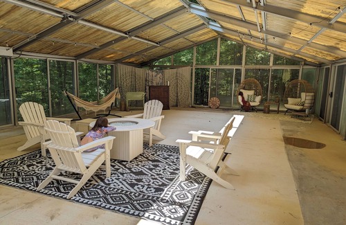Helenwood House | Brimstone Beauty! House on seven acres in beautiful Helenwood