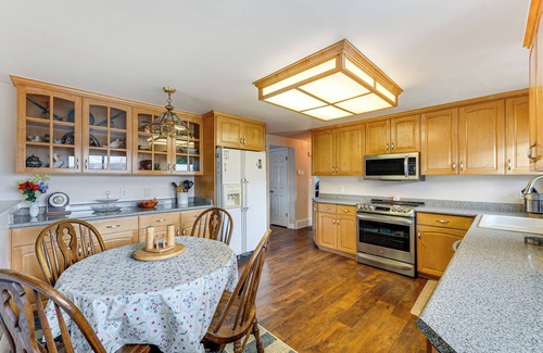 West Valley City House | Bring a Pet: West Valley City House w/Grill