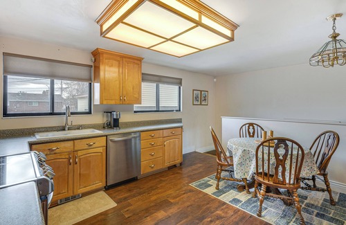 West Valley City House | Bring a Pet: West Valley City House w/Grill