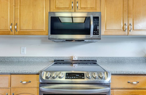 West Valley City House | Bring a Pet: West Valley City House w/Grill