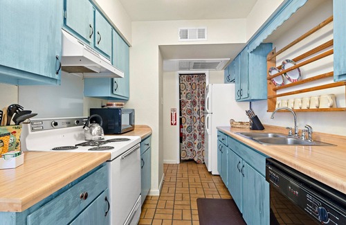Northeast Santa Fe Hotel | Bring Everyone Along - Wood Fireplace, Pool/Hot Tub Access, Downtown