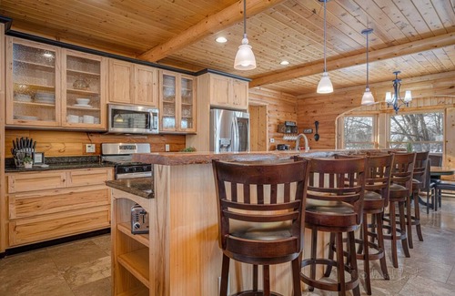 Kent Cabin | Bring Everyone Home for the Holidays! 7 bedrm & 6 baths | 2 game rooms | hot tub