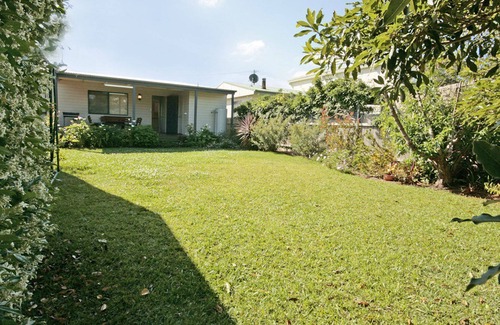 Burrill Lake House | Bring the dog, boat & family