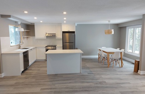 Ottawa Division House | Bring the whole family to this great place with lots of room for fun.