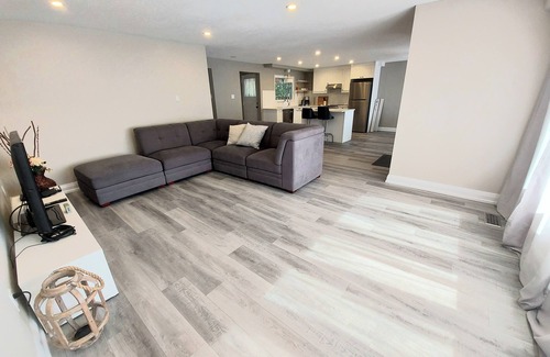 Ottawa Division House | Bring the whole family to this great place with lots of room for fun.