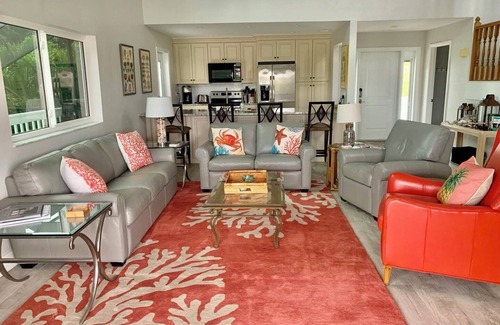 Del Sega Condo | Bring Your Boat! Enjoy waterfront living in this S