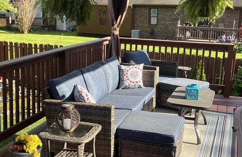 Jeffersontown House | Bring Your Friends to Derby!