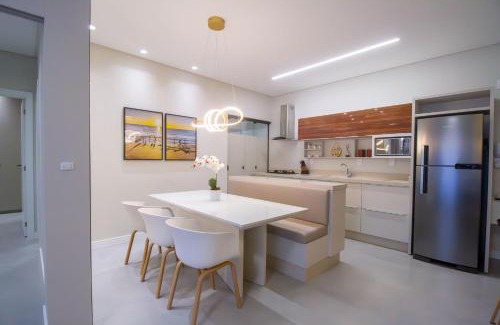 Mariscal Apartment | Brisas do Sul 102 - Excelente apartamento 2 quartos com vista mar - Finamente mobiliado e decorado - À poucos metros da praia - (Consultar serviços de roupa de cama e banho)