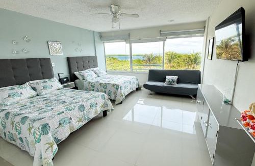 Zona Hotelera Apartment | Brisas Shores 209 Beachfront Apartment with terrace, Cancun Hotel Zone, 1 bedroom