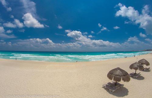 Zona Hotelera Apartment | Brisas Shores 209 Beachfront Apartment with terrace, Cancun Hotel Zone, 1 bedroom