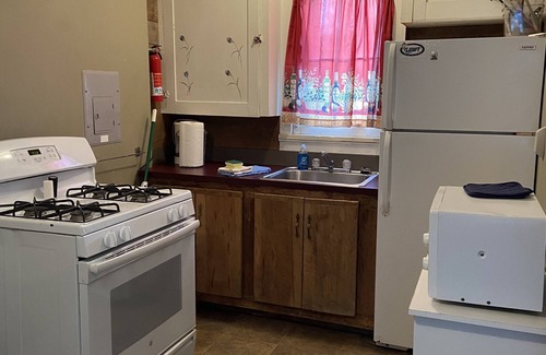 Geneva-on-the-Lake Cottage | Bristol Cottage at Tiffany's Cottages! New In-Ground Pool, Night Life, GOTL Lake