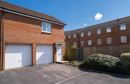 Cribbs Causeway Apartment | Bristol's Coach House - 2 Bedroom Detached Apartment with Secure Parking