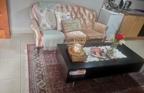 Greater Johannesburg Metropolitan Area Apartment | Bristow Self Catering Unit with Back Up Power and Free Wi- Fi