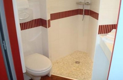 Saint-Andre-de-la-Marche Hotel | Brit Hotel Confort Azur Cholet Nord