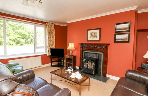 Llanrhystud Cottage | BRITANNIA COTTAGE, family friendly, with a garden in Llanrhystud