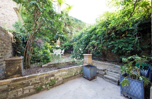 Parsons Green and Walham Apartment | BRITANNIA ROAD I, FULHAM- Traditional 1 bed, 1 bath property with private garden