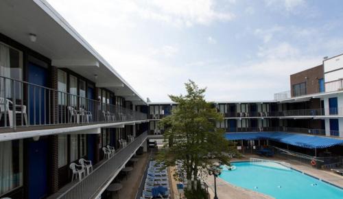 Wildwood Hotel | Brittany Motel