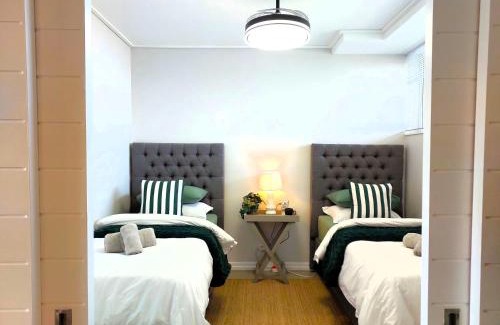 Walmer Apartment | Brizzys Balcony Luxe Retreat Great Location!