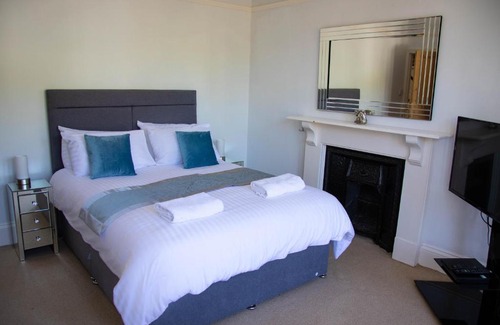 Hele House | Broad Park Villa - 4 Bed-Sleeps 8-TJS4BPV