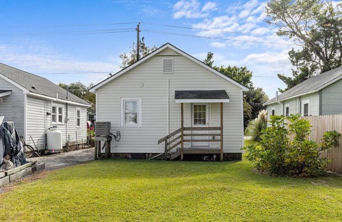 Morehead City Cottage | BROAD St Cottage PET FRIENDLY- 2 blocks from Downtown Beaufort/WATERFRONT