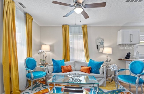 Morehead City Cottage | BROAD St Cottage PET FRIENDLY- 2 blocks from Downtown Beaufort/WATERFRONT