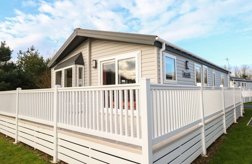 Hopton Cottage | Broadland Sands Lodge