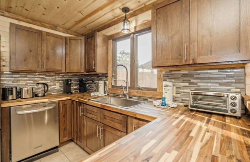 Sevierville Cabin | BroadMountainView: MtnView, IndoorPool, Games, Theater, HotTub, Wifi, Yard
