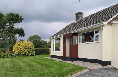 Bridport Cottage | BROADSTONES, pet friendly, country holiday cottage in Bridport
