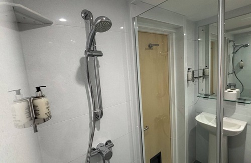 Earlham Hotel | Broadview Hotel
