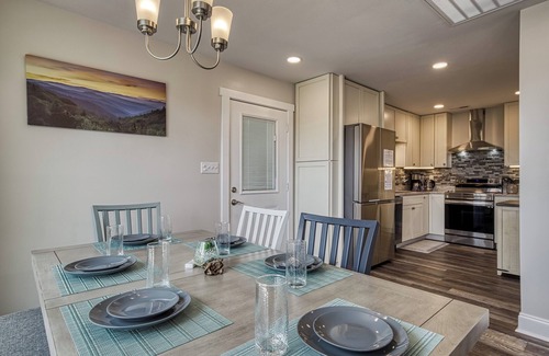 Kodak House | Broadview, River, Golf Course, Games, free Attraction Tickets!