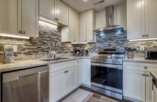 Kodak House | Broadview, River, Golf Course, Games, free Attraction Tickets!