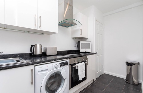 Crawley City Centre Apartment | Broadwalk Flat 5