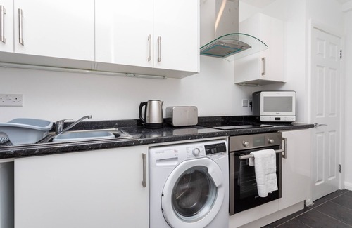 Crawley City Centre Apartment | Broadwalk Flat 5