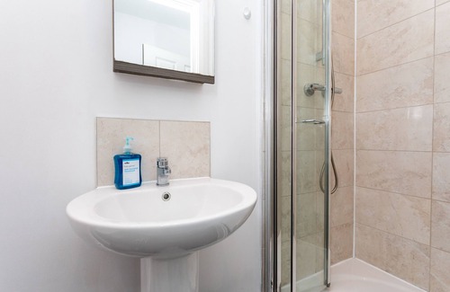Crawley City Centre Apartment | Broadwalk Flat 5