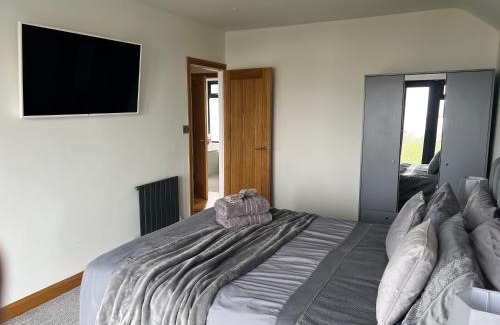 Herne Bay Villa | Broadway Beach Home with Hot tub