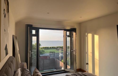 Herne Bay Villa | Broadway Beach Home with Hot tub