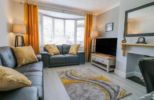 Lincoln House | Broadway Cottage