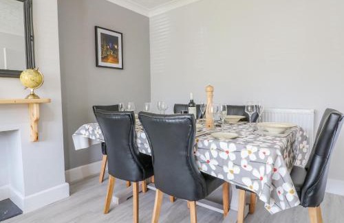 Lincoln House | Broadway Cottage