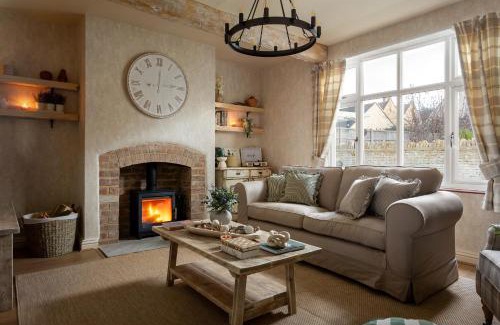 Broadway House | Broadway Country Chic Cottage